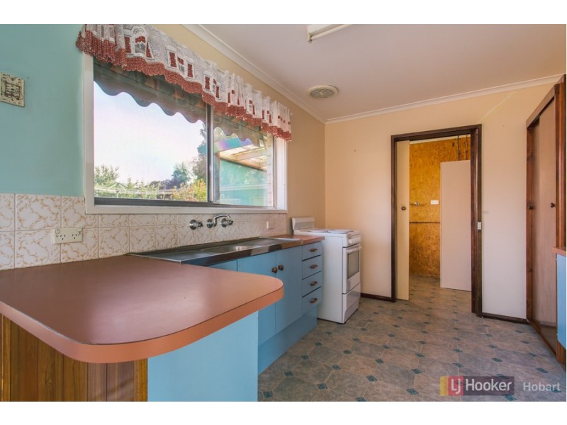 18 Burtonia Street, Rokeby TAS 7019