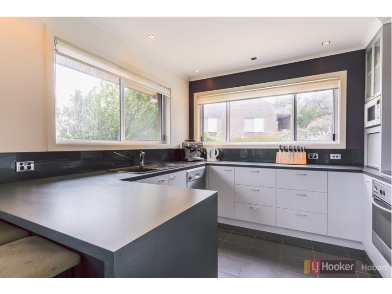 8/311 Churchill Avenue, Sandy Bay TAS 7005