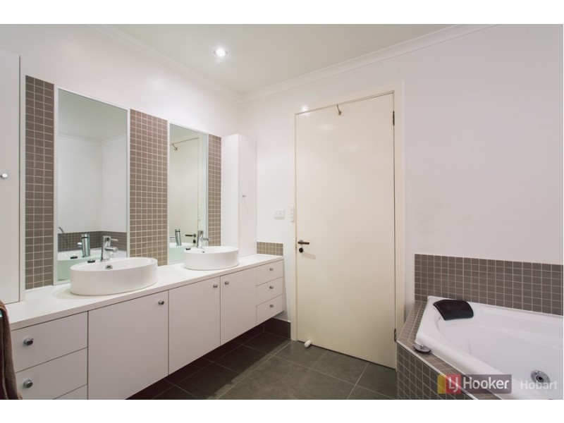 8/311 Churchill Avenue, Sandy Bay TAS 7005