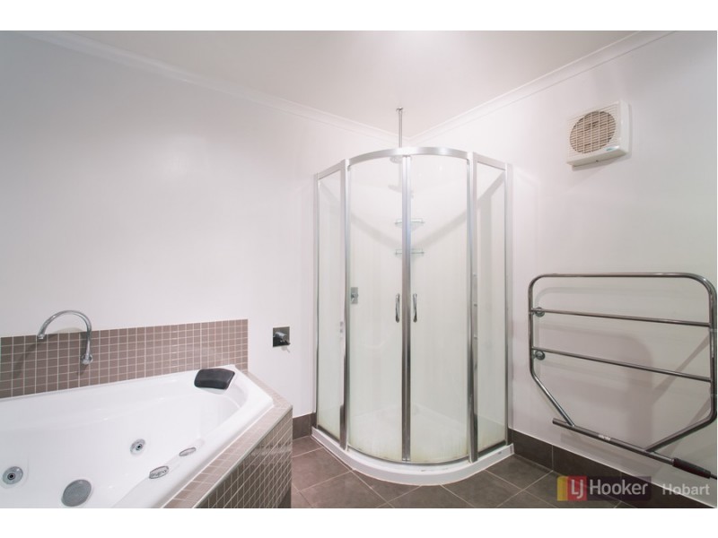 8/311 Churchill Avenue, Sandy Bay TAS 7005
