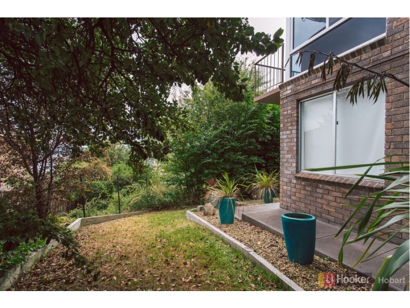 8/311 Churchill Avenue, Sandy Bay TAS 7005