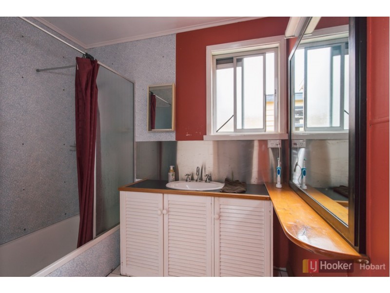 14 First Avenue, Midway Point TAS 7171