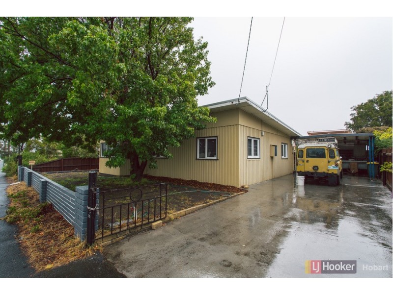 14 First Avenue, Midway Point TAS 7171