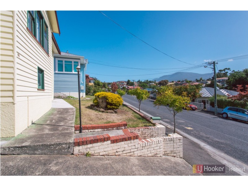 61 Oldham Avenue, New Town TAS 7008