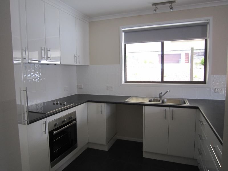 1/12 Lomandra Drive, Blackmans Bay TAS 7052