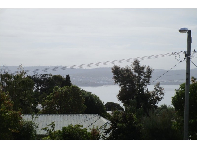 Level Ground flo/214 Churchill Avenue, Sandy Bay TAS 7005