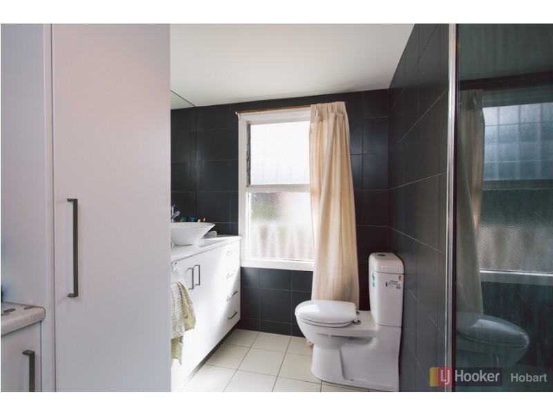 8/4 Jersey Street, Sandy Bay TAS 7005