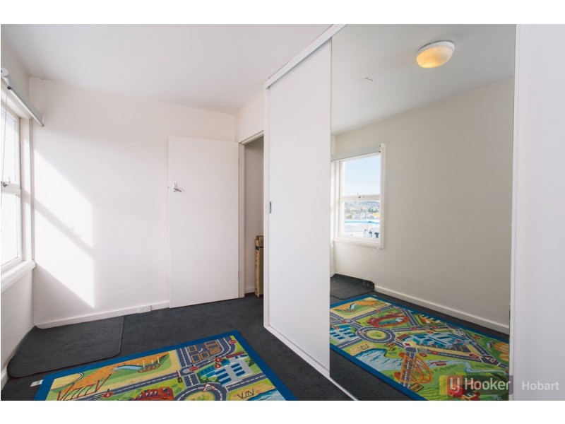 8/4 Jersey Street, Sandy Bay TAS 7005