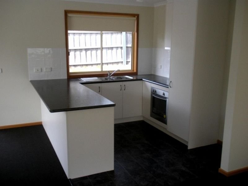 2/25 Spring Street, Claremont TAS 7011