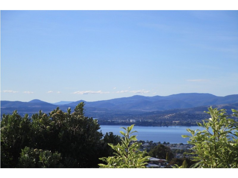 9 DAYLESFORD Road, West Moonah TAS 7009