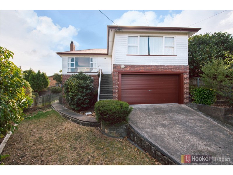 12 Cedar Street, Lindisfarne TAS 7015