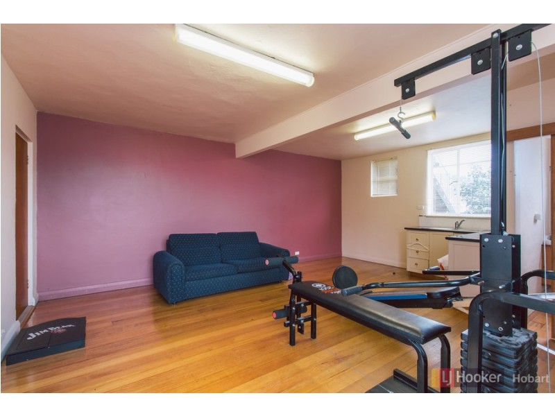 12 Cedar Street, Lindisfarne TAS 7015