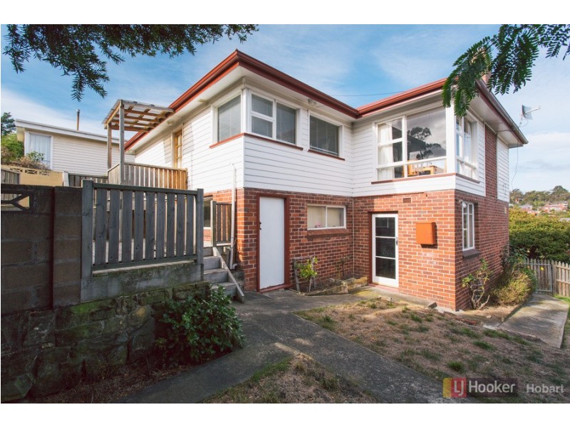 12 Cedar Street, Lindisfarne TAS 7015