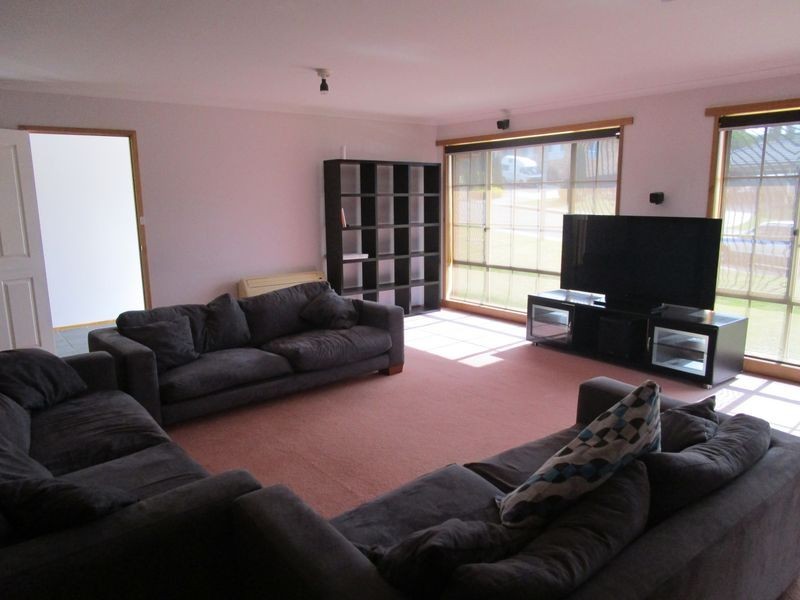 10 WELCOME AVENUE, Kingston TAS 7050