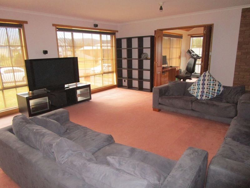10 WELCOME AVENUE, Kingston TAS 7050