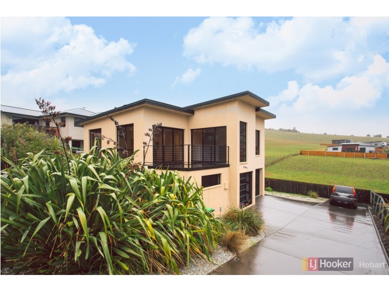 2/10 Skala Road, Tranmere TAS 7018