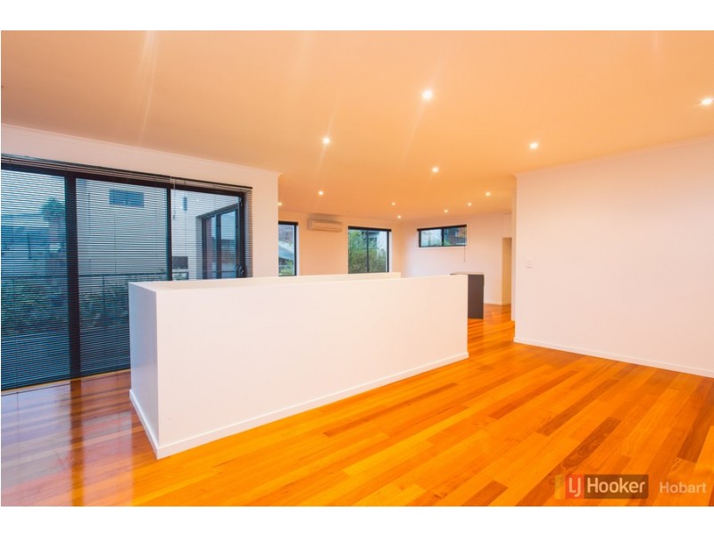 2/10 Skala Road, Tranmere TAS 7018