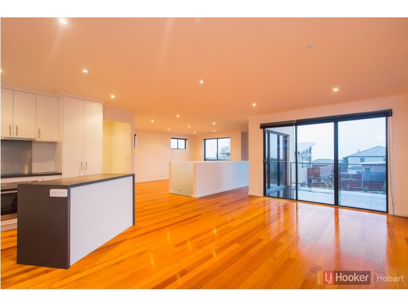 2/10 Skala Road, Tranmere TAS 7018