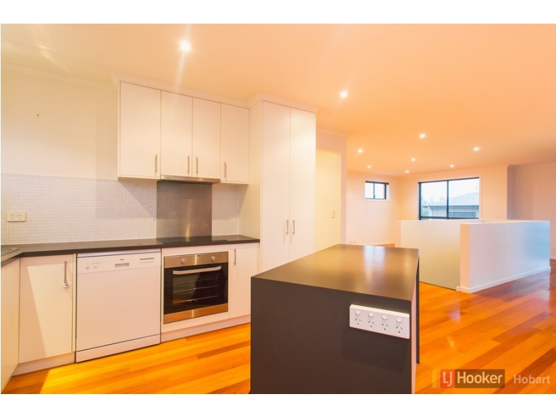2/10 Skala Road, Tranmere TAS 7018