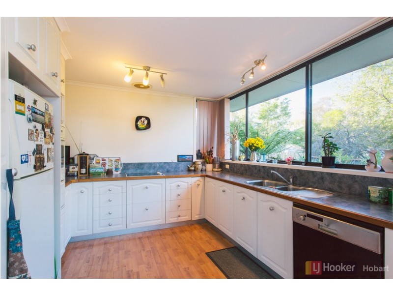 4 Robin Court, Lindisfarne TAS 7015