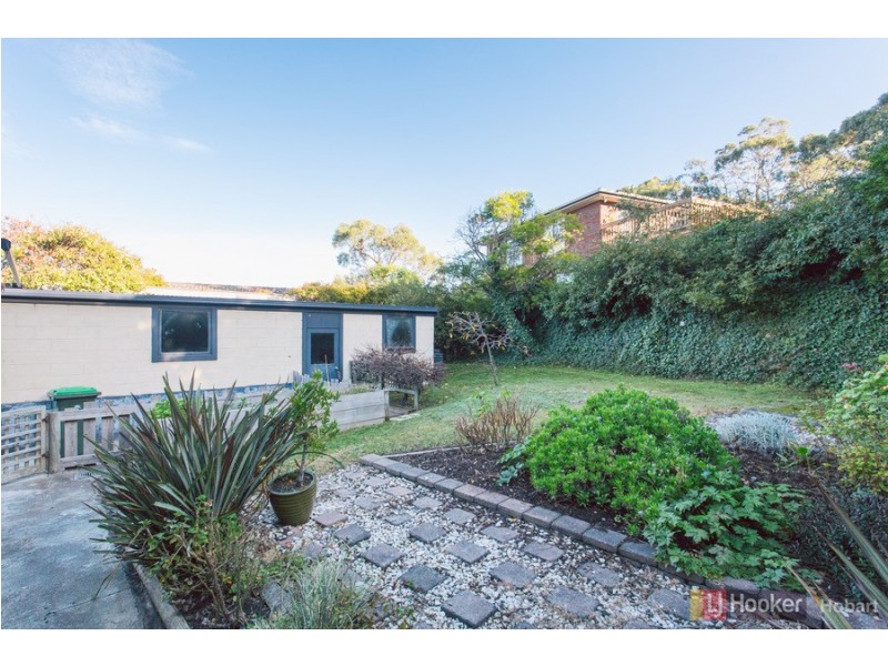 4 Robin Court, Lindisfarne TAS 7015