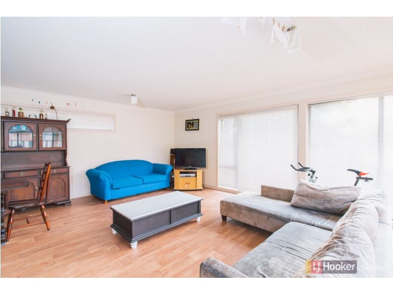 2/137 Redwood Road, Kingston TAS 7050