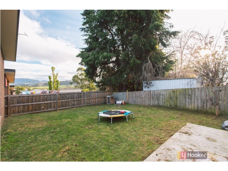 2/137 Redwood Road, Kingston TAS 7050