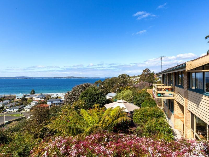 44a ROSLYN AVENUE, Kingston Beach TAS 7050