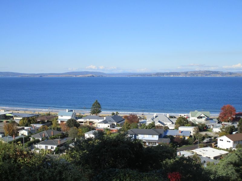44a ROSLYN AVENUE, Kingston Beach TAS 7050
