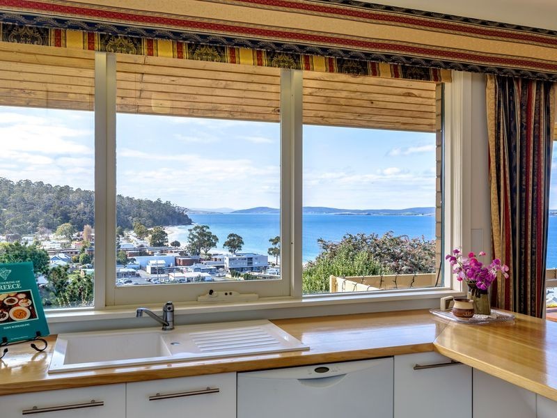44a ROSLYN AVENUE, Kingston Beach TAS 7050