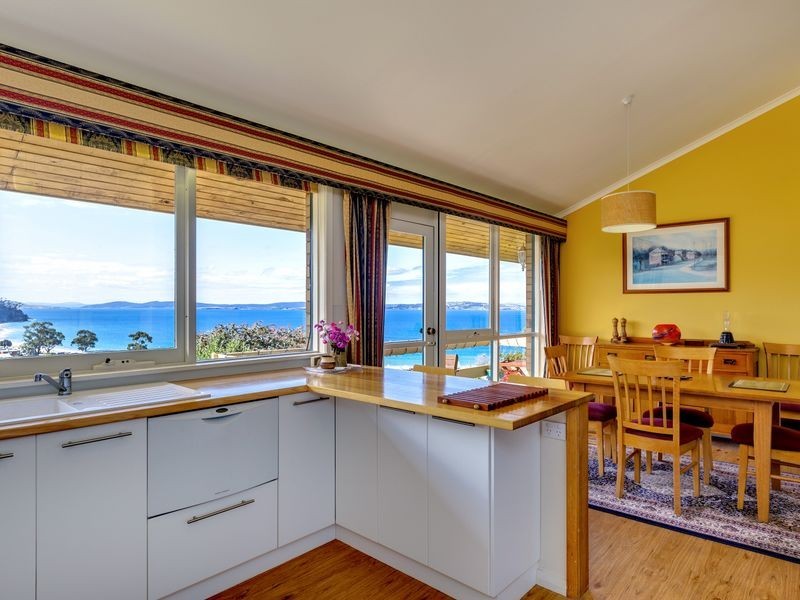 44a ROSLYN AVENUE, Kingston Beach TAS 7050