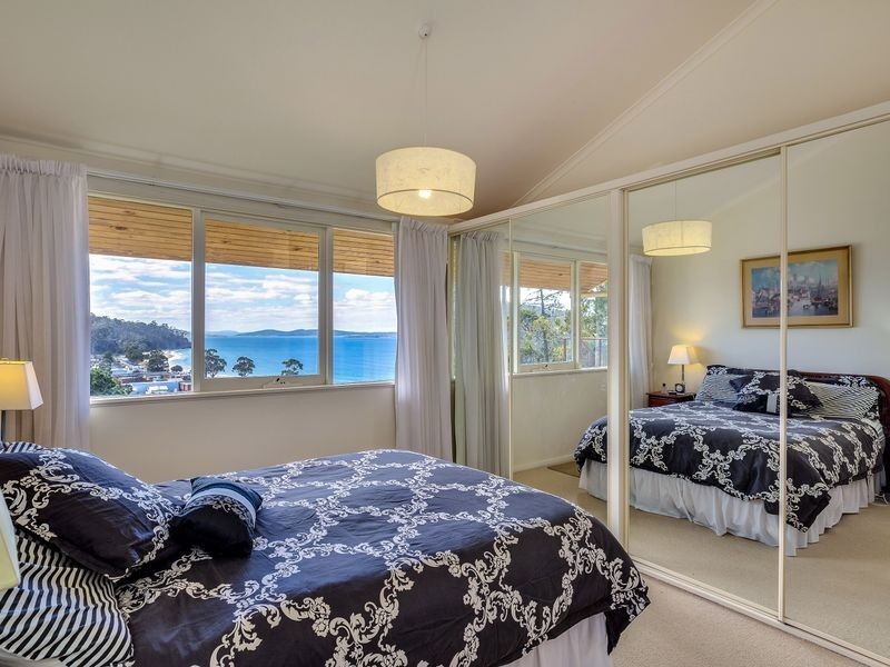 44a ROSLYN AVENUE, Kingston Beach TAS 7050