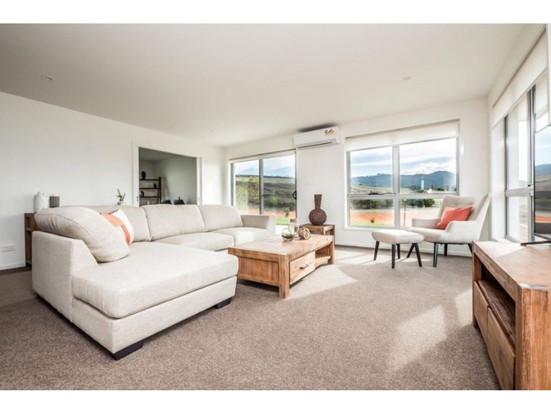 11 Coastal Drive, Seven Mile Beach TAS 7170