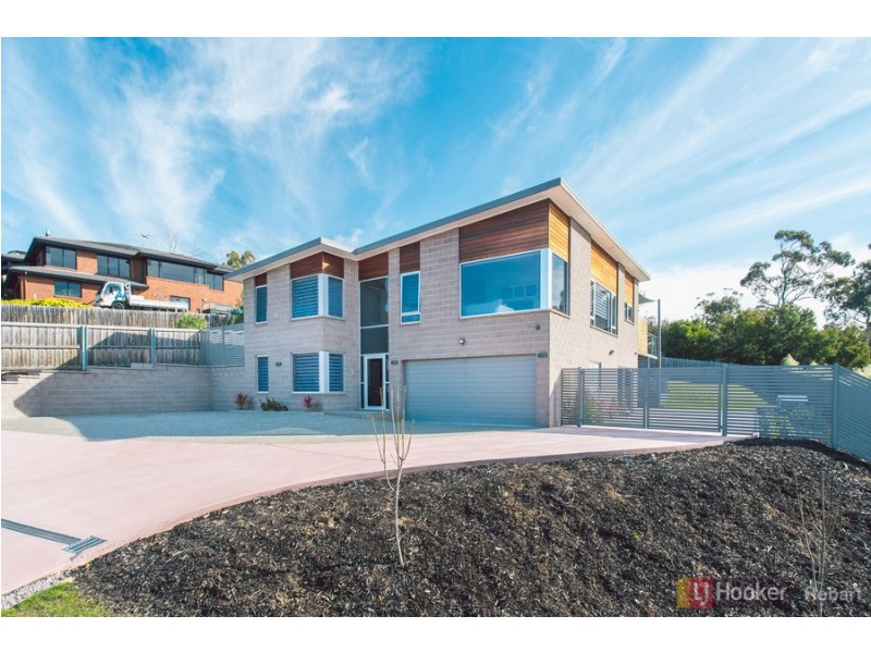 13 Radiata Drive, Lindisfarne TAS 7015