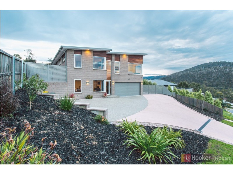 13 Radiata Drive, Lindisfarne TAS 7015