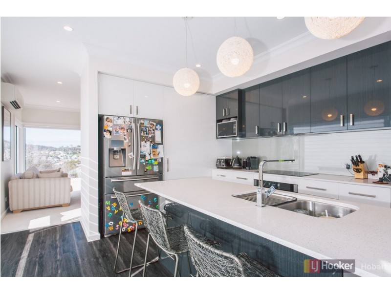 13 Radiata Drive, Lindisfarne TAS 7015