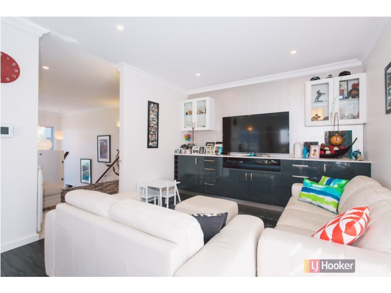 13 Radiata Drive, Lindisfarne TAS 7015