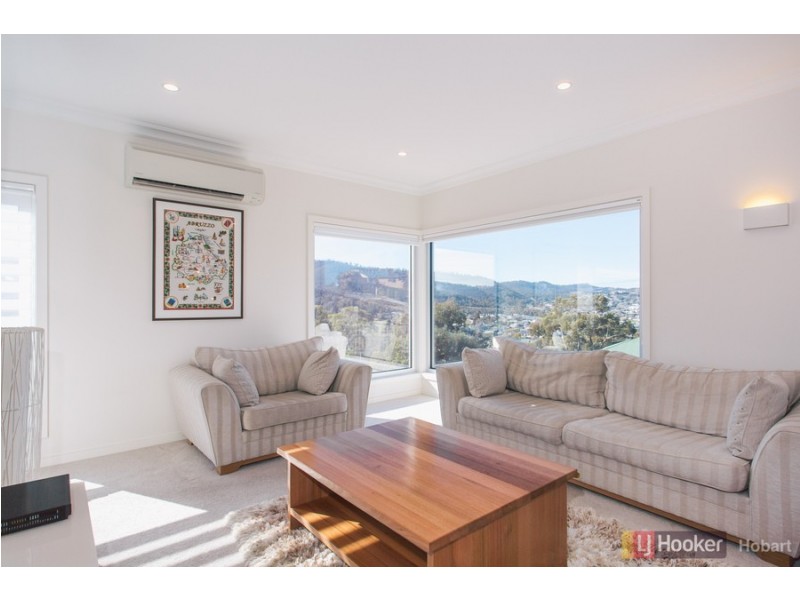 13 Radiata Drive, Lindisfarne TAS 7015