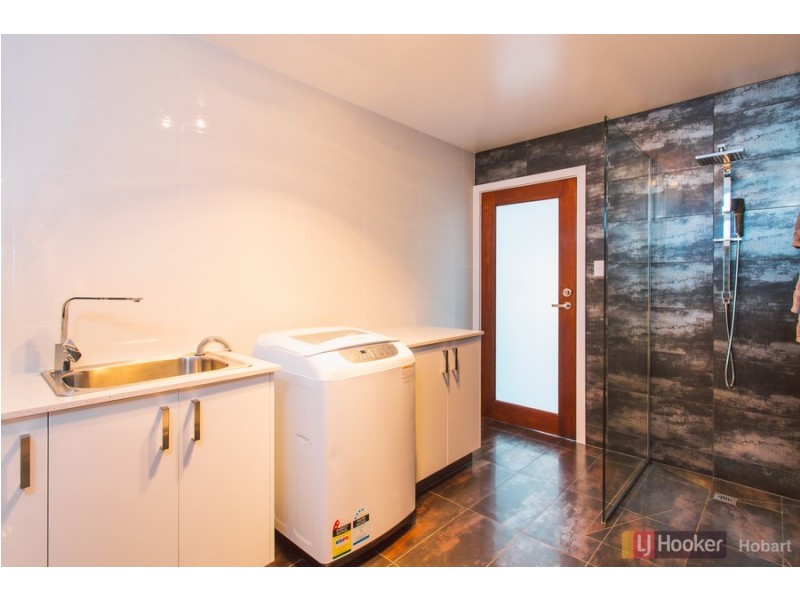 13 Radiata Drive, Lindisfarne TAS 7015