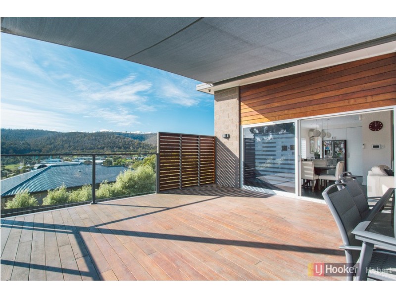 13 Radiata Drive, Lindisfarne TAS 7015