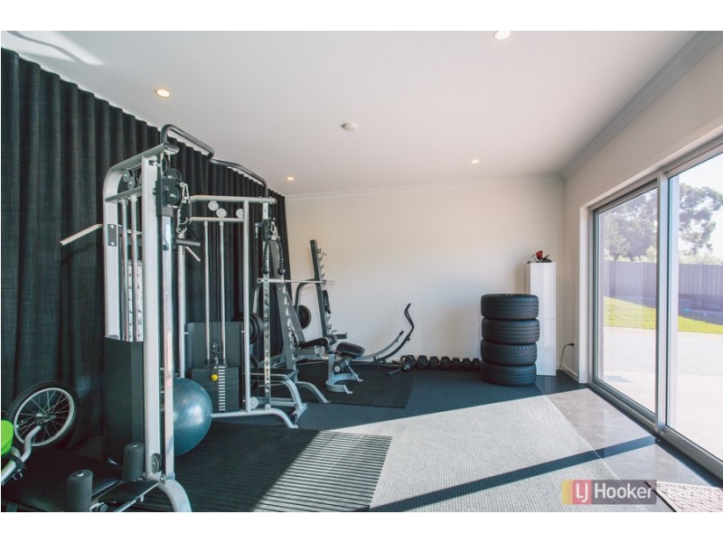 13 Radiata Drive, Lindisfarne TAS 7015