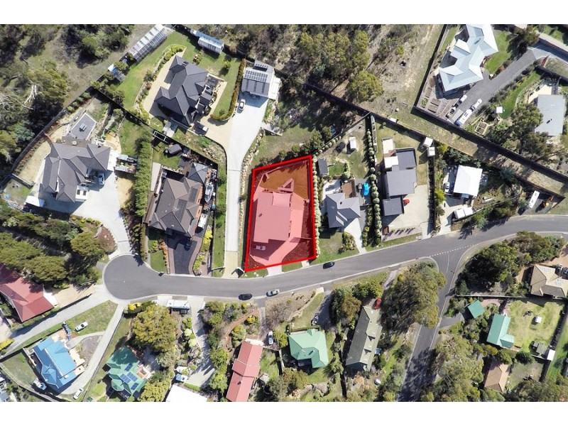 13 Radiata Drive, Lindisfarne TAS 7015