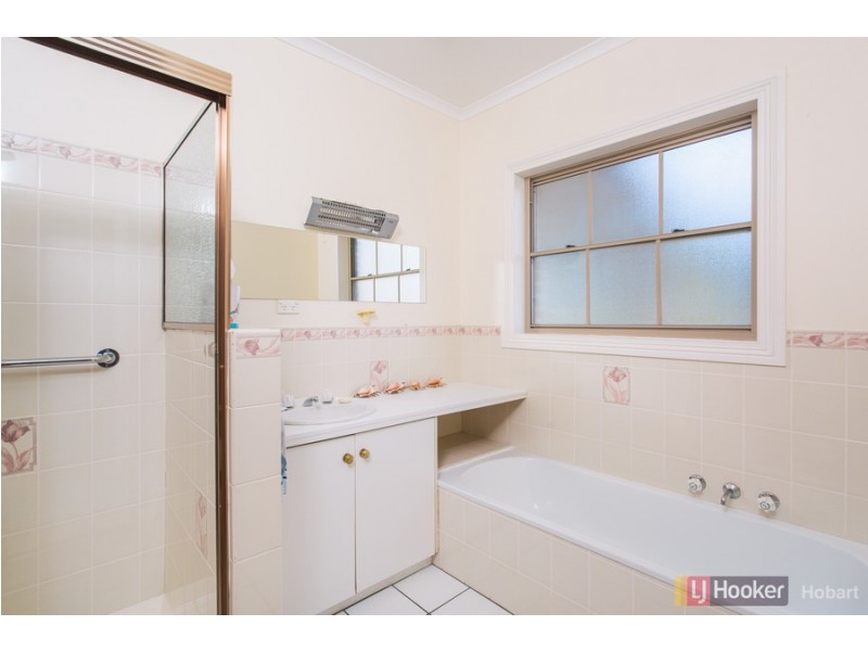 6 Fairway Drive, Kingston TAS 7050