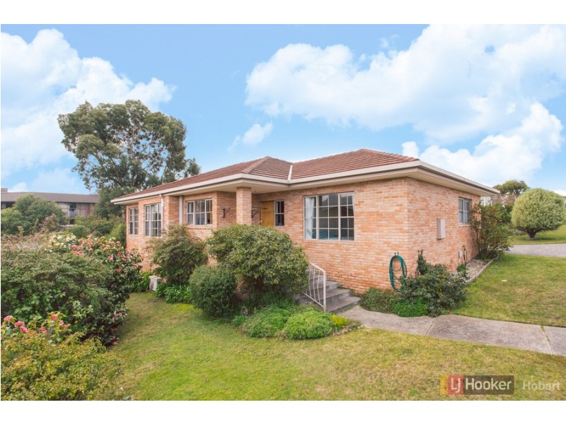 6 Fairway Drive, Kingston TAS 7050