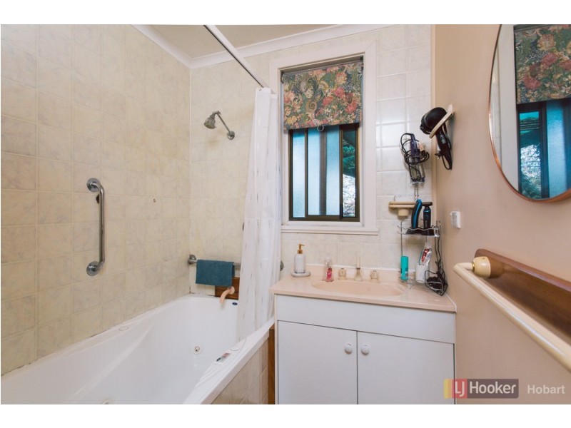 11 Taree Street, Chigwell TAS 7011