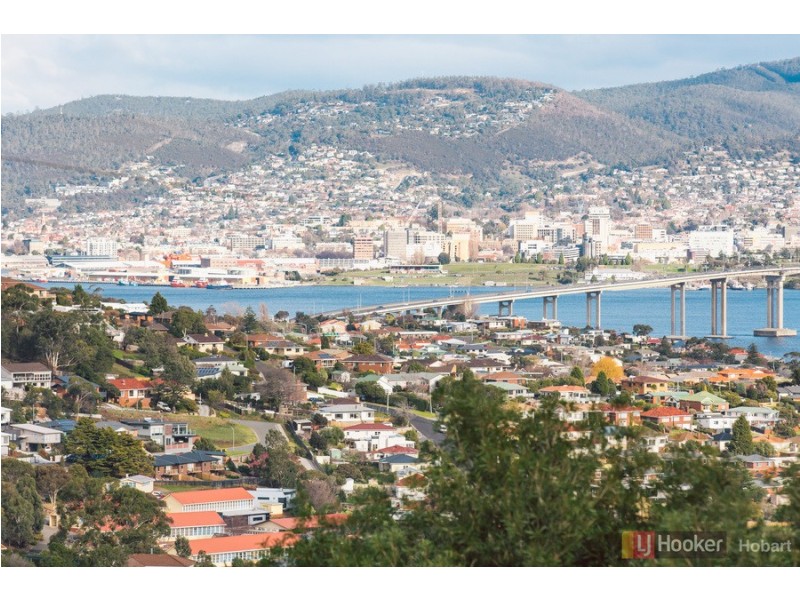 4 Robin Court, Lindisfarne TAS 7015