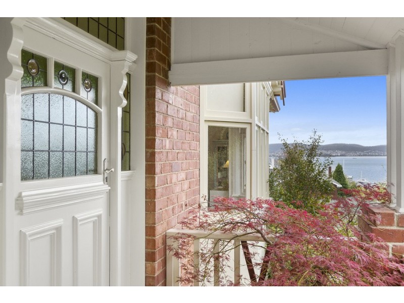 18 Ilfracombe Crescent, Sandy Bay TAS 7005