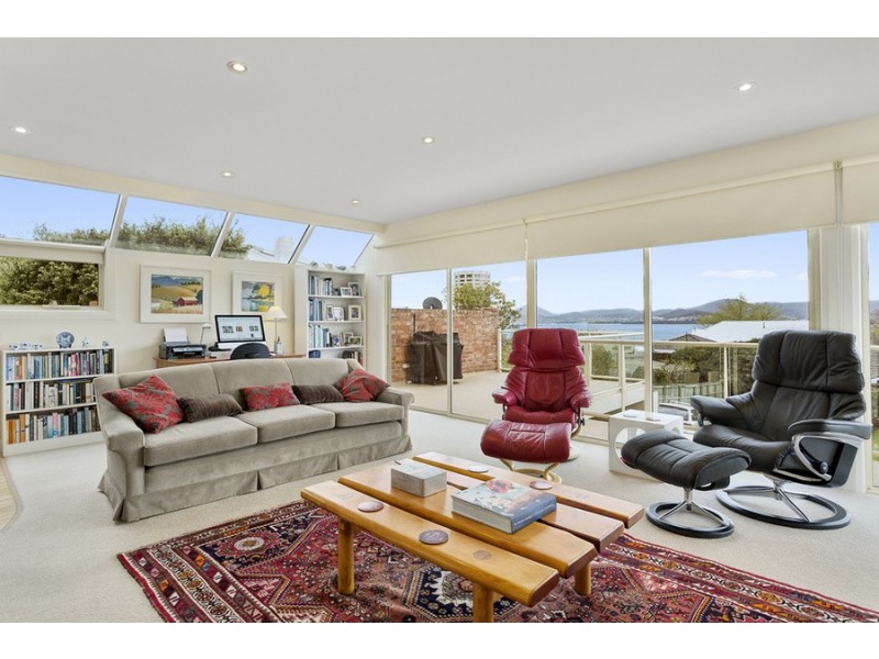 18 Ilfracombe Crescent, Sandy Bay TAS 7005