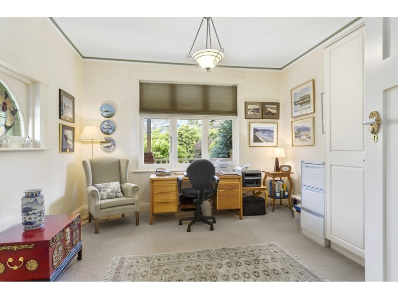 18 Ilfracombe Crescent, Sandy Bay TAS 7005