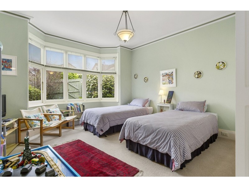 18 Ilfracombe Crescent, Sandy Bay TAS 7005